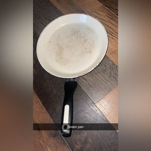 2 green pans